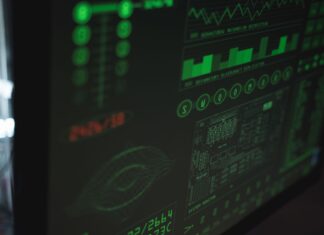 Jak wykorzystać uczenie maszynowe do automatyzacji monitoringu infrastruktury IT w średniej firmie Ekran komputera z zielonym panelem cyberbezpieczeństwa i ochrony danych
